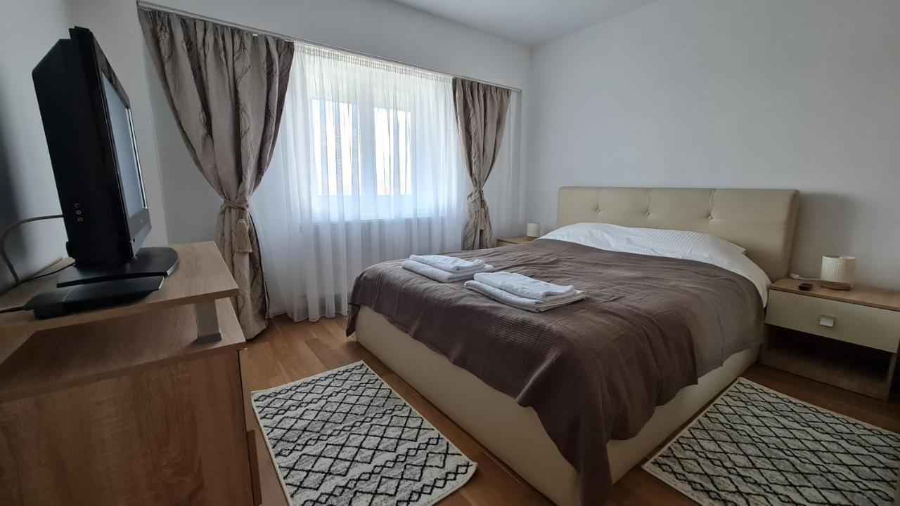 Vs Central Apartment Otopeni Eksteriør billede