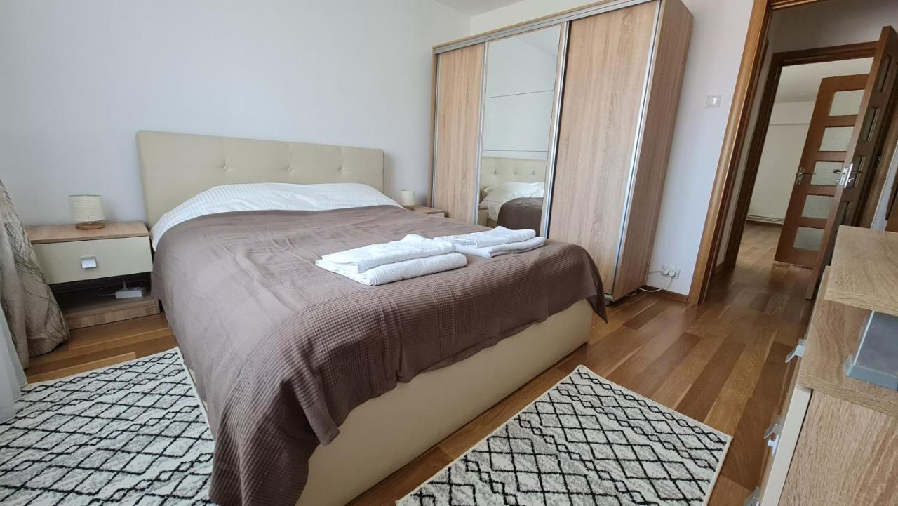 Vs Central Apartment Otopeni Eksteriør billede